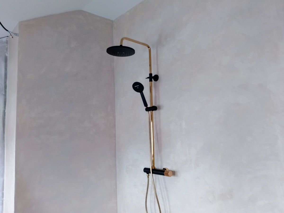 Detail malířské práce